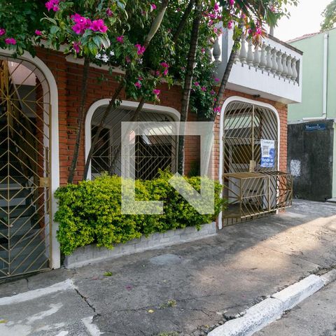 Casa à venda com 227m², 6 quartos e 2 vagasFachada