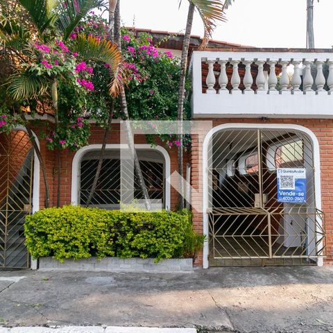 Casa à venda com 227m², 6 quartos e 2 vagasFachada