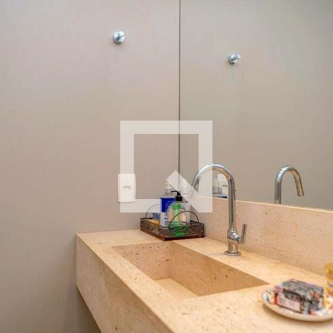 Casa à venda com 350m², 4 quartos e 4 vagasLavabo