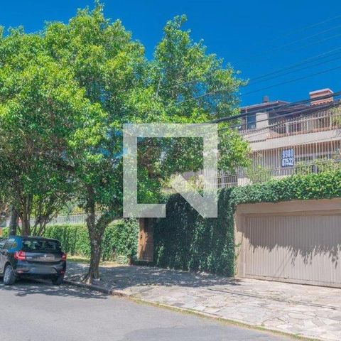 Casa à venda com 350m², 4 quartos e 4 vagasFachada