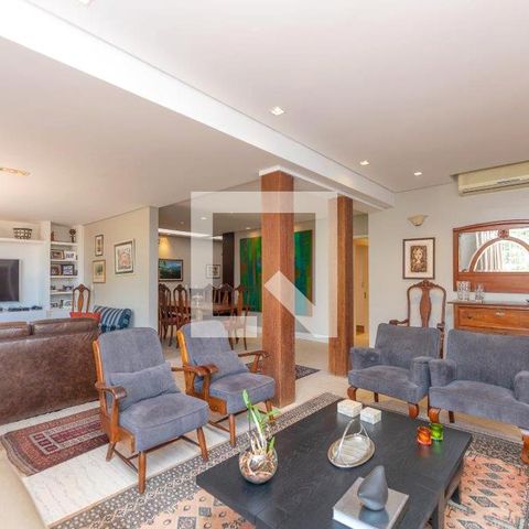 Casa à venda com 350m², 4 quartos e 4 vagasSala