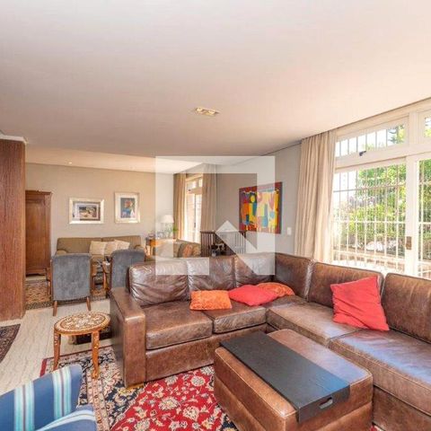 Casa à venda com 350m², 4 quartos e 4 vagasSala de TV