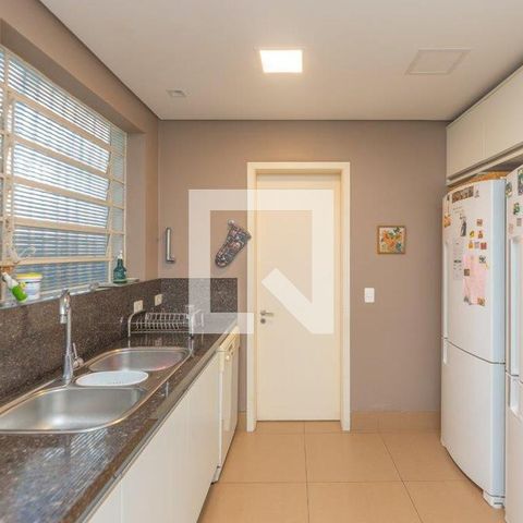 Casa à venda com 350m², 4 quartos e 4 vagasCozinha