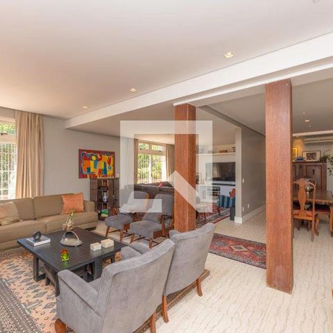 Casa à venda com 350m², 4 quartos e 4 vagasSala