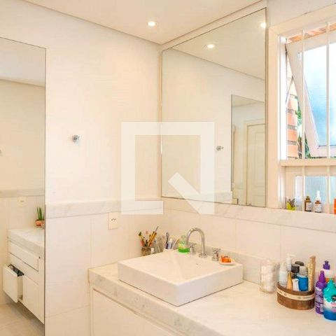 Casa à venda com 350m², 4 quartos e 4 vagasBanheiro