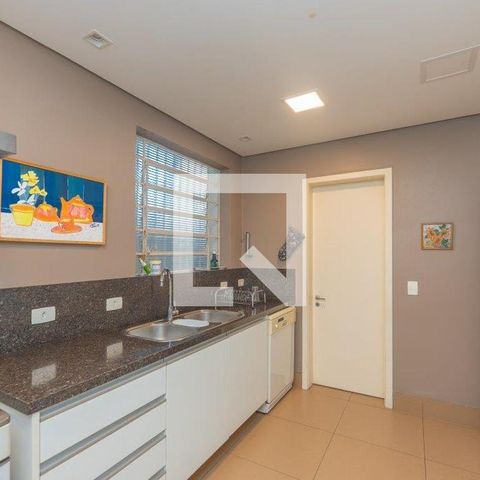 Casa à venda com 350m², 4 quartos e 4 vagasCozinha
