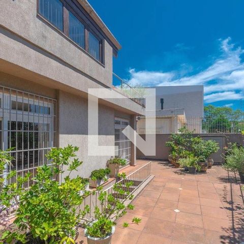 Casa à venda com 350m², 4 quartos e 4 vagasJardim/Quintal