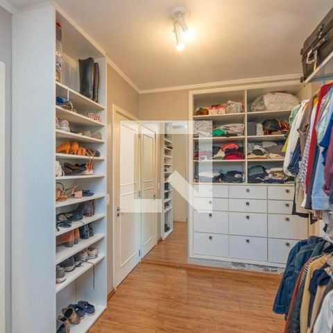 Casa à venda com 350m², 4 quartos e 4 vagasCloset da suíte 1