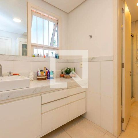 Casa à venda com 350m², 4 quartos e 4 vagasBanheiro
