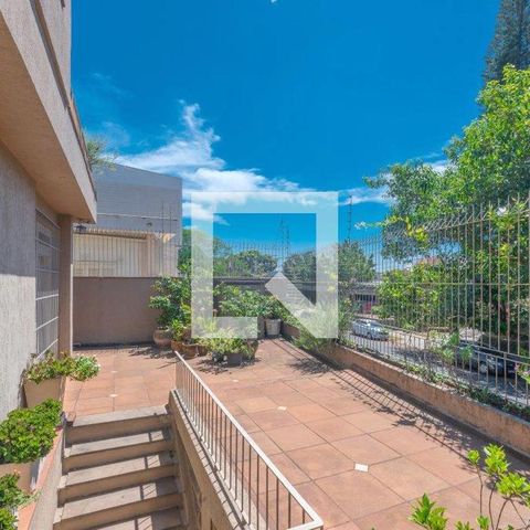 Casa à venda com 350m², 4 quartos e 4 vagasJardim/Quintal