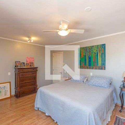 Casa à venda com 350m², 4 quartos e 4 vagasSuíte 1