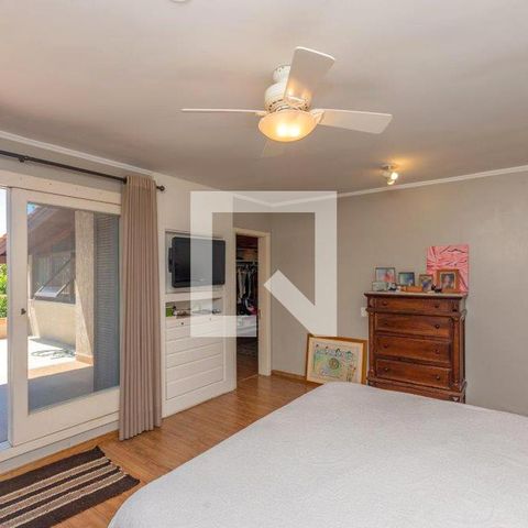 Casa à venda com 350m², 4 quartos e 4 vagasSuíte 1