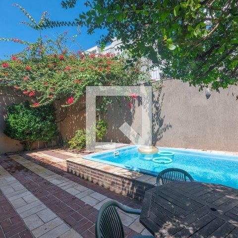Casa à venda com 350m², 4 quartos e 4 vagasPiscina