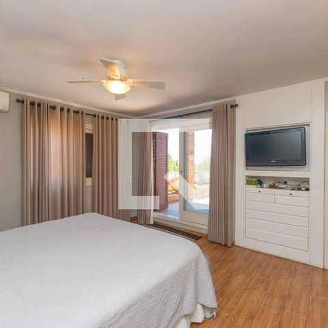 Casa à venda com 350m², 4 quartos e 4 vagasSuíte 1