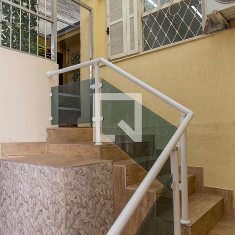 Casa à venda com 102m², 2 quartos e 1 vagaEscada
