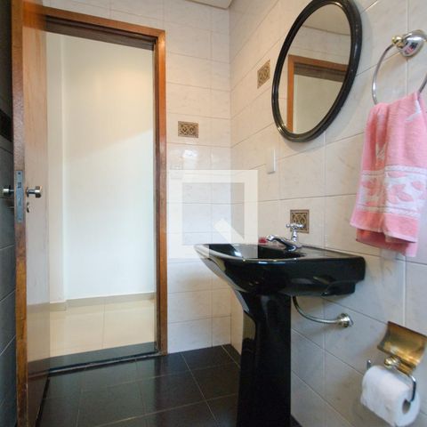 Casa à venda com 210m², 3 quartos e 2 vagasLavabo
