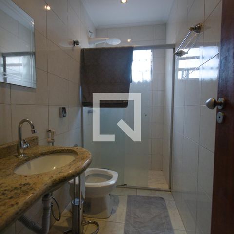 Casa à venda com 210m², 3 quartos e 2 vagasBanheiro