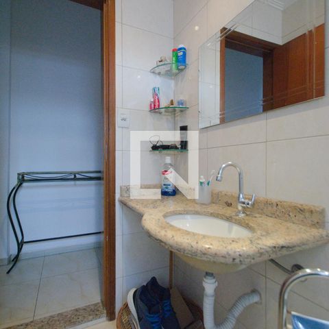 Casa à venda com 210m², 3 quartos e 2 vagasBanheiro