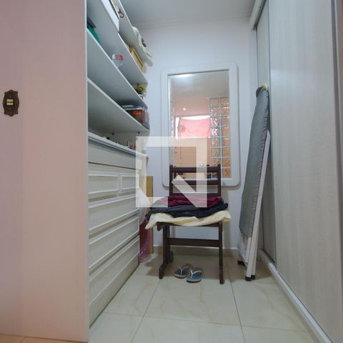 Casa à venda com 210m², 3 quartos e 2 vagasQuarto 3 - Closet