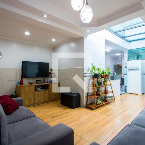 Casa à venda com 153m², 2 quartos e 2 vagas Casa à venda com 153m², 2 quartos e 2 vagasSala