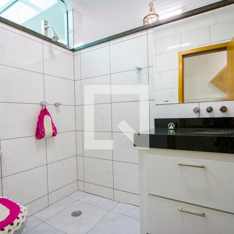 Casa à venda com 153m², 2 quartos e 2 vagas Casa à venda com 153m², 2 quartos e 2 vagasBanheiro social