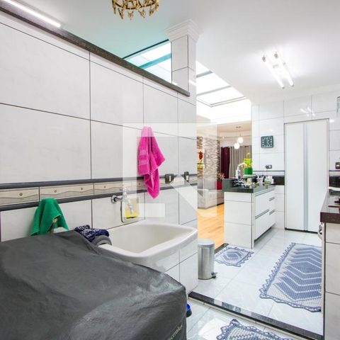 Casa à venda com 153m², 2 quartos e 2 vagas Casa à venda com 153m², 2 quartos e 2 vagasÁrea de serviço