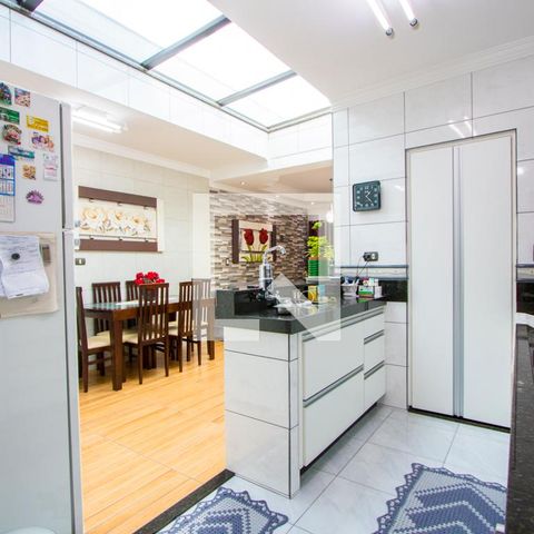 Casa à venda com 153m², 2 quartos e 2 vagas Casa à venda com 153m², 2 quartos e 2 vagasCozinha