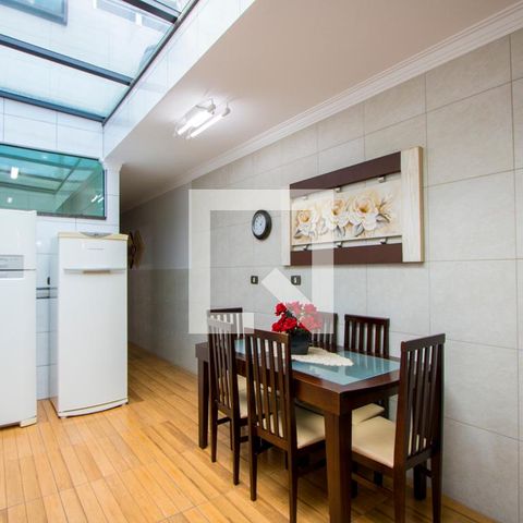 Casa à venda com 153m², 2 quartos e 2 vagas Casa à venda com 153m², 2 quartos e 2 vagasSala