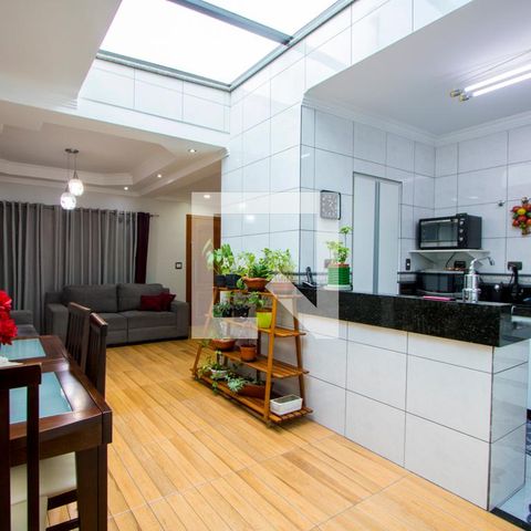 Casa à venda com 153m², 2 quartos e 2 vagas Casa à venda com 153m², 2 quartos e 2 vagasSala