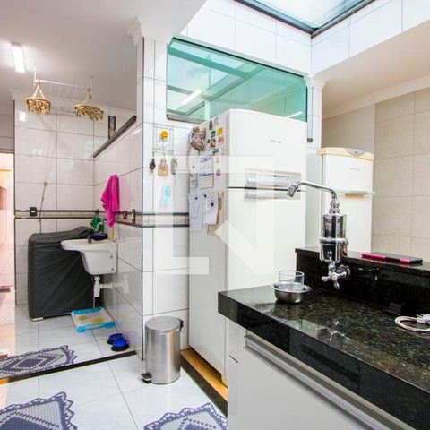 Casa à venda com 153m², 2 quartos e 2 vagas Casa à venda com 153m², 2 quartos e 2 vagasCozinha