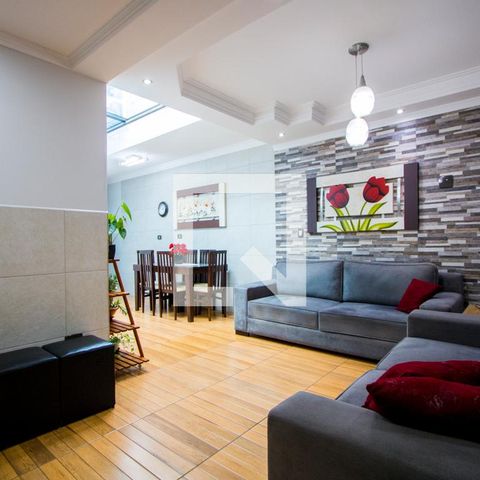 Casa à venda com 153m², 2 quartos e 2 vagas Casa à venda com 153m², 2 quartos e 2 vagasSala