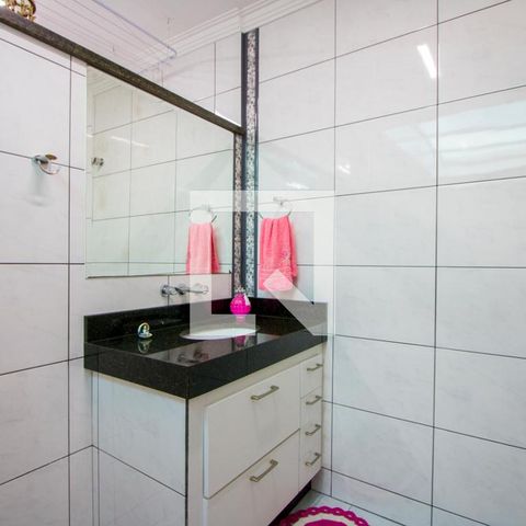 Casa à venda com 153m², 2 quartos e 2 vagas Casa à venda com 153m², 2 quartos e 2 vagasBanheiro social