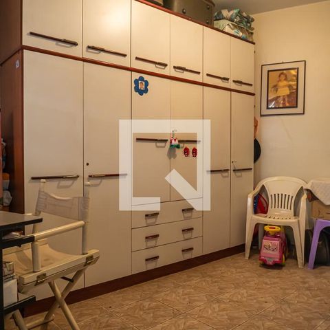 Casa à venda com 242m², 3 quartos e 3 vagasQuarto de Serviço