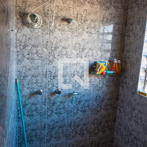 Casa à venda com 242m², 3 quartos e 3 vagasBanheiro