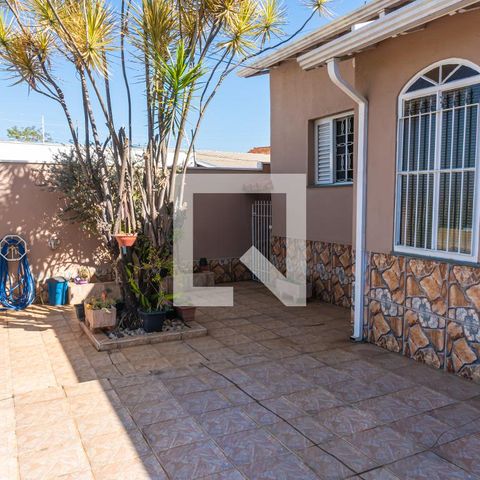 Casa à venda com 242m², 3 quartos e 3 vagasFachada
