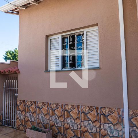 Casa à venda com 242m², 3 quartos e 3 vagasFachada