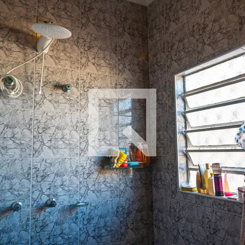 Casa à venda com 242m², 3 quartos e 3 vagasBanheiro