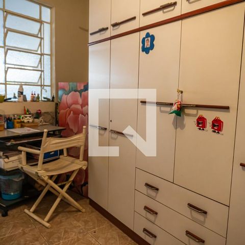 Casa à venda com 242m², 3 quartos e 3 vagasQuarto de Serviço