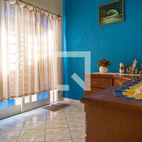 Casa à venda com 242m², 3 quartos e 3 vagasSala