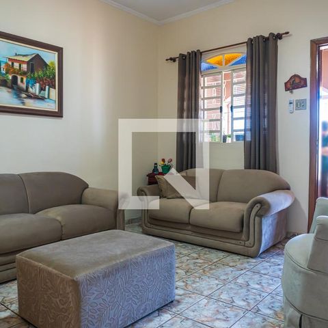 Casa à venda com 242m², 3 quartos e 3 vagasSala de Estar