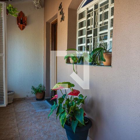 Casa à venda com 242m², 3 quartos e 3 vagasFachada
