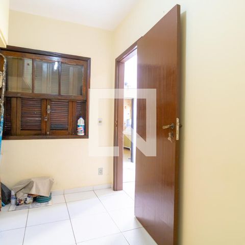 Casa à venda com 178m², 3 quartos e 4 vagasQuarto de Serviço