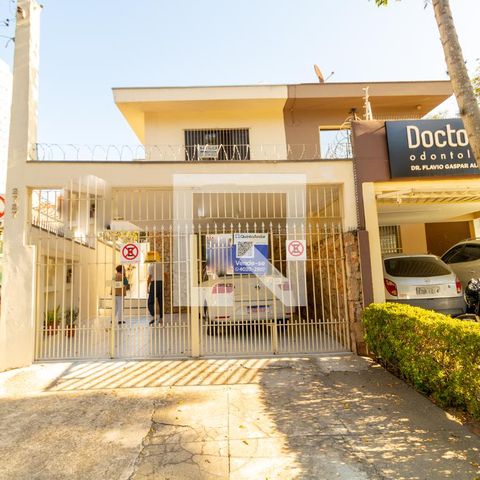 Casa à venda com 178m², 3 quartos e 4 vagasFachada