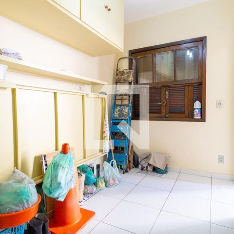 Casa à venda com 178m², 3 quartos e 4 vagasQuarto de Serviço