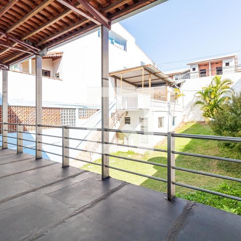 Casa à venda com 250m², 3 quartos e 2 vagasVaranda Superior