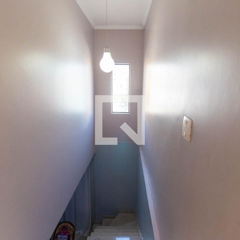 Casa à venda com 260m², 3 quartos e 2 vagasEscada