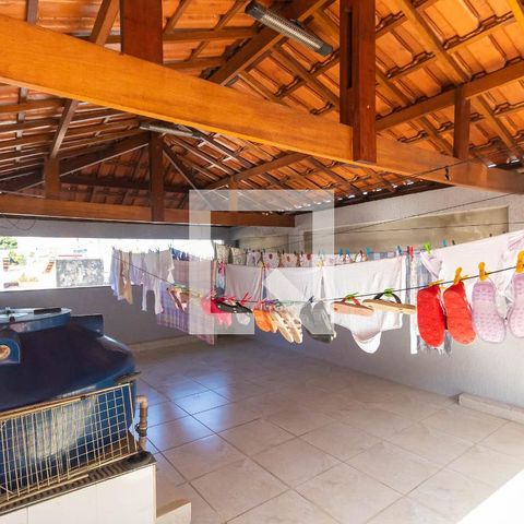Casa à venda com 260m², 3 quartos e 2 vagasÁrea de serviço