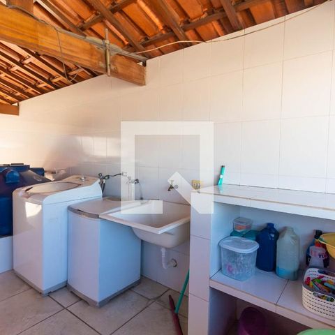 Casa à venda com 260m², 3 quartos e 2 vagasÁrea de serviço