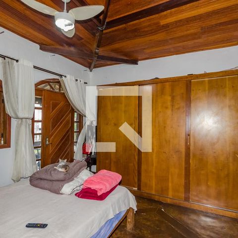 Casa à venda com 180m², 4 quartos e 2 vagasSuíte