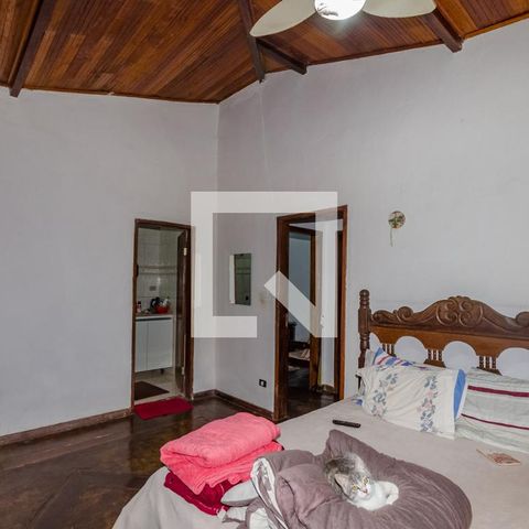 Casa à venda com 180m², 4 quartos e 2 vagasSuíte